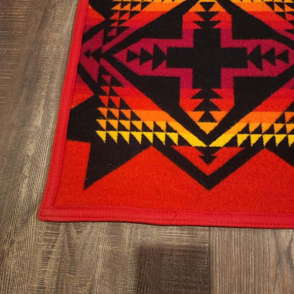 Pendelton "Caliente" Vibrant Red Blue Reversible Wool blanket 76" x 64" EUC - Picture 3 of 10